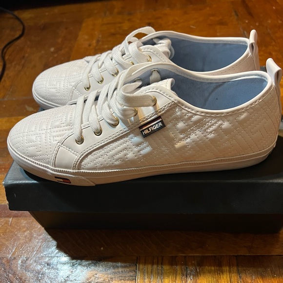 Tommy Hilfiger women’s size 10 lightly worn - Picture 6 of 7